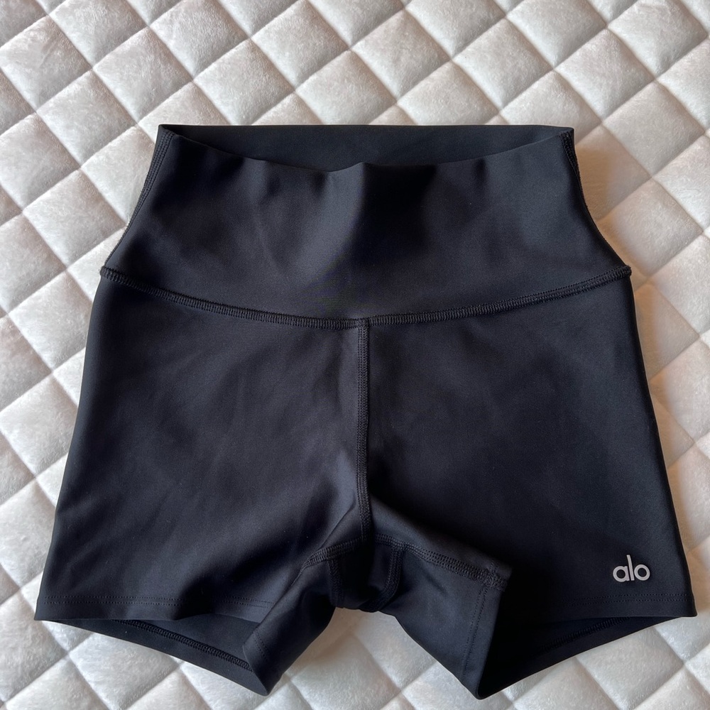 ALO Yoga 3 in High Waist Airline Women's Black Shorts